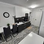 Valencia Gardens Lux 4 Per. נסבר